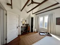 Welcome to Holiday House