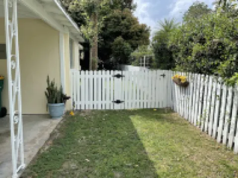 Historic District Bungalow - Easy Walk to Downtown