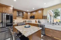 Crawford Poolhouse Near Many Conveniences