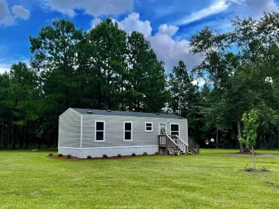 Sleeps 4 - 3Acre Retreat-Near Airport, Savannah & Beaches - Close to I-95 & I-16 Hotels near Reborn Nation
