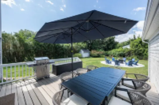 Luxury Newport Home on Upscale Indian Ave. Close to Downtown Newport & Beaches! Hotels in Portsmouth