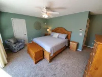 Harbor Breeze Hotels near Little River Neck Park