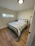 Fully remodeled chic & cozy home 2 bedroom home Grumpy Dave's Pub 주변 호텔