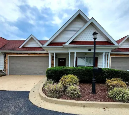 This Villa truly allows you to customize your vacation experience in the Smokies Отели рядом с достопримечательностью «Зоопарк Рейнфорест Адвенчерс»