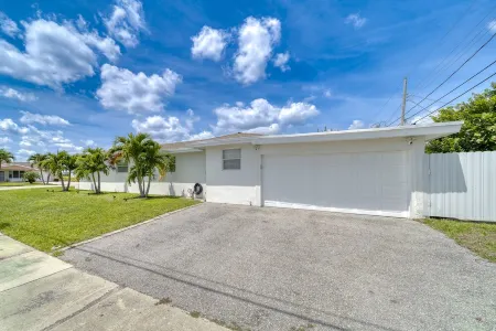 Casita w/ Heated Salt Water Pool Отели рядом с достопримечательностью «Университет Палм Бич Атлантик»