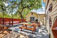 POOL, HOT TUB, FIRE PIT, PET FRIENDLY, 7 CRUISER BIKES, CHECKS ALL THE BOXES.