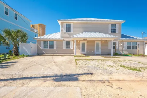 Beautiful 2 bedroom home, close to the beach