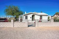Desert Vista Getaway - Pet Friendly/Games/RV Parking! 7-Eleven附近的飯店