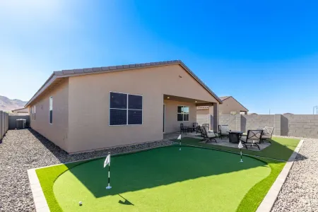 Queen Creek Putting Green & More