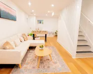 Luxury house 3 mins from UVA - Close to JPJ Arena