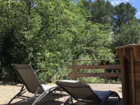 Cocooning cottage with Balnéo 2 places, private pool and wooden terrace Hoteles en Flayosc