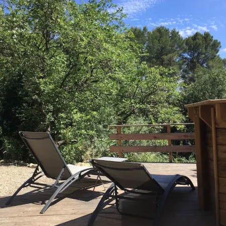 Cocooning cottage with Balnéo 2 places, private pool and wooden terrace Отели в г. Флейоск