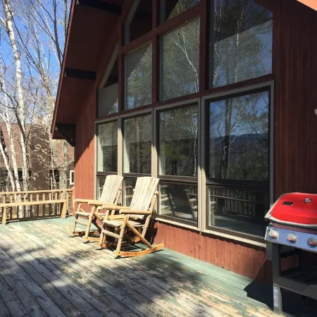 Fabulous Mountain View Chalet close to Everything in North Conway. Pet Friendly