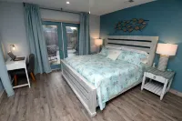 🌴Lush backyard, vaulted open concept, quiet,7 min walk 2 beach, plenty parking! Hotels in Lower Grand Lagoon