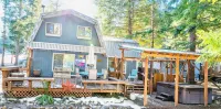 White Pass Wonder - Hot Tub, Wifi, Wood Stove Hotels near La Wis Wis Campground