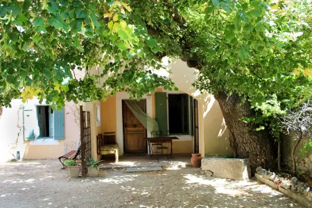 Charming Apartments in the Mas de Soleil (Gîte "Tradition