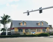 Beachy Blue,2 Htd Pools, Steps to Beach, WiFi, Gym, Piers, Park,Johns Pass Shops - 2-Star