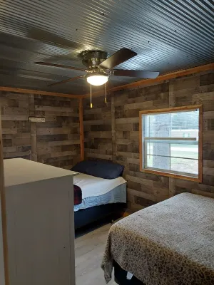 Beautiful Cedar Cabin on Bullshoals Lake