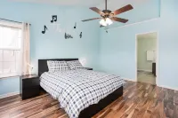 Modern, Relaxing, Peaceful home near Furniture Market and High Point University - Pools
