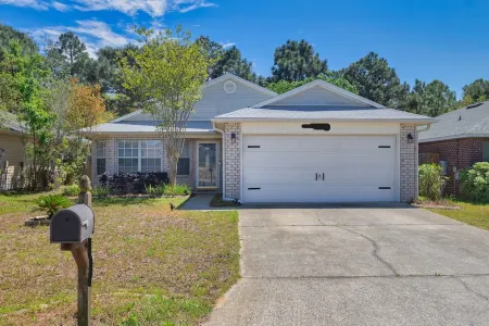 Modern Home 4MIL to Beach • Fenced Yard•Full Kitchen & Grill• Easy 14-Day Cancel