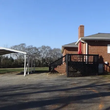 EZ - GO Lodging 3.7 mi Green Pond Landing(Lake Hartwell) Clemson Univ 15 mil.