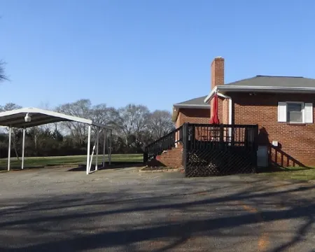 EZ - GO Lodging 3.7 mi Green Pond Landing(Lake Hartwell) Clemson Univ 15 mil. Hotels in Centerville