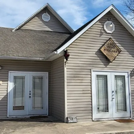 Train Themed Accommodations Near Neosho Square! Side A