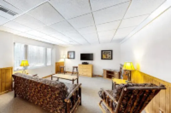 4 Br Cabin Sleeps 11, in Natl Forest, on ATV/Snowmobile trail