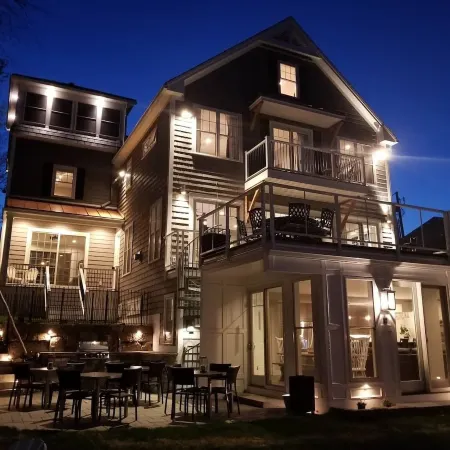 Waterfront Lake Winnipesaukee Luxury Family House with  Private Water /Dock