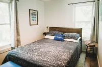 Charming Cottage w/ HOT TUB - 5 Min from LAKE MICHIGAN!