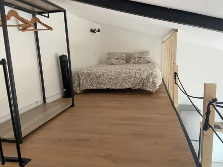 Dépendance Avec Jacuzzi, vue Panoramique sur Lanse du Ranquet et Plage à Pied ! Отели в г. Истр