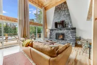 Dreamy  5 bedroom cabin in Greenville