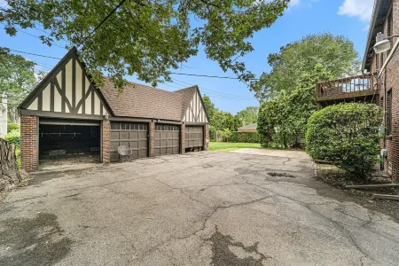 Exquisite 1920s Detroit Style Home Отели в г. Гросс Пуэнт Парк