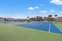 DestinBeachPlease • Summer Family Specials • Pet Friendly • 3 Pools & PickleBall