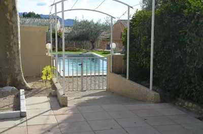 Appartement Avec Vues sur les Hauts du Village de Rasteau Dans le Vaucluse Hôtels à proximité de : Domaine des Coteaux des Travers