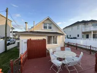 5 Min Walk to Jenkinson's, Ample Parking, Beach Access, Spacious, 4 Bedrooms