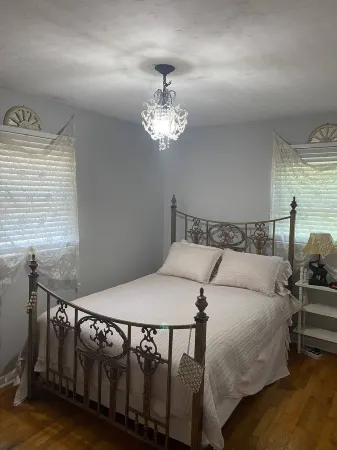 Cozy, Clean, and Convenient Отели в г. Парсонс