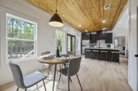 Modern Serene A-Frame Cabin in the Heart of Broken Bow Hotels in Broken Bow