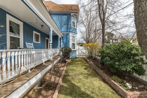 The Queen Victorian historic and 1 block from the town square