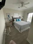 Bay Breeze - Waterfront, No Side Neighbors. Kayaks, Cornhole, BBQ , Pet Friendly