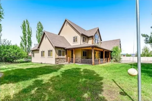 Beautiful home located in the heart of Garden City.