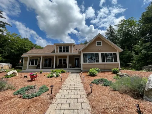 Waterfront private quiet family home, 15 min from Lake Winnipesaukee