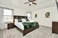 Exquisite 3 bedroom house located in a very quiet area of Katy .