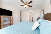 Minutes from white sand and blue seas! 3BR/2.5BA Hotel in zona Argonaut Athletic Club
