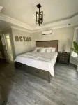 HOT TUB ON DECK, OCEAN VIEW, WALKING DISTANCE TO RESTAURANTS, BARS AND BOARDWALK - balcony