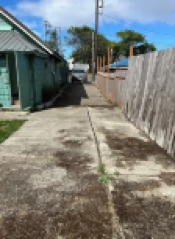 Soothing Crab themed 3-bedroom home with WiFi and a hot tub  in Winchester Bay.