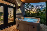 Book Now for Summer! Minutes to Dollywood and Pkwy. Newly Built with Great Views