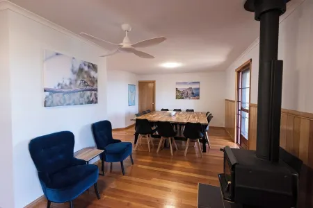 Incredible Water Views Among Bushland on Tasman Peninsula - 6 Bed/6 Bath Отели в г. Порт-Артур