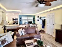 Steps from Beach, Gorgeous Sunset Views, Recently Renovated, 2BD/2BTH, Sleeps 4