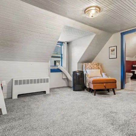 Historic 1686 Home Near Downtown l 5BR Retreat